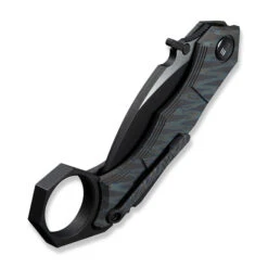 WE Tayra Folding Knife Karambit Tiger Stripe Flame Titanium/Black Titanium Integral Backspacer & Finger Ring Handle M390 Plain Edge Hand Rubbed Black SW/Satin Flat Finish WE24069-4 -We Knife Clipping Path Tayra WE24069 4 6 24366.1752496148