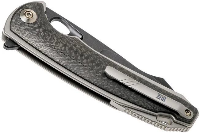 WE Knife Yucha 810F Pocket Knife, Black Blade, Grey Ti With Carbon Fibre Inlays 6 WE Knife Yucha 810F Pocket Knife, Black Blade, Grey Ti With Carbon Fibre Inlays - Image 4